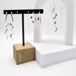 Photo de l'ensemble Circé formé par 2 paires de boucles d'oreilles puis de son pendentif en argent massif.