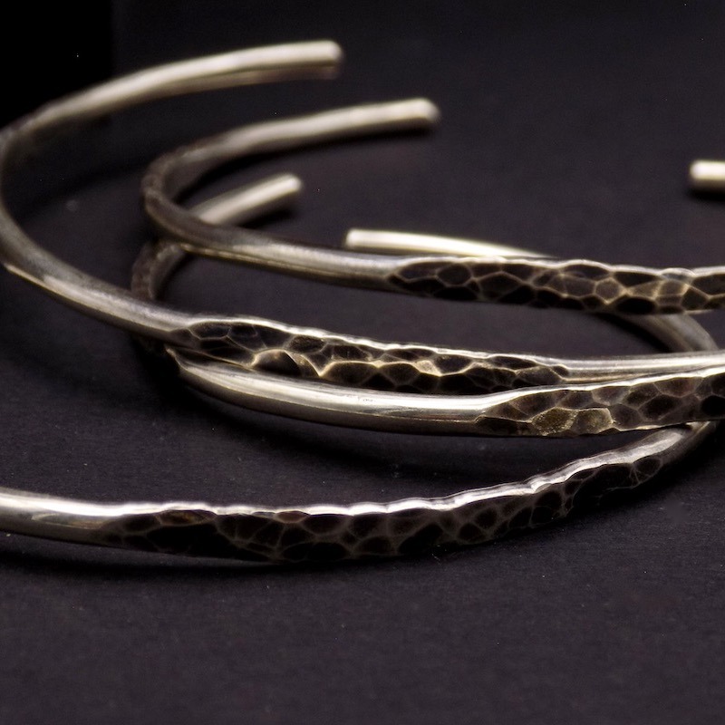 Bracelet ouvert argent 925 martelé et oxydé - Tyr – Image 4